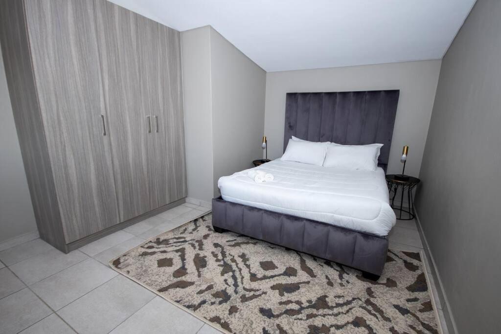 Luxury, Location, & Convenience. Apartment Johannesburg Exterior photo